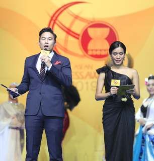 Bee Xoomsai MC event